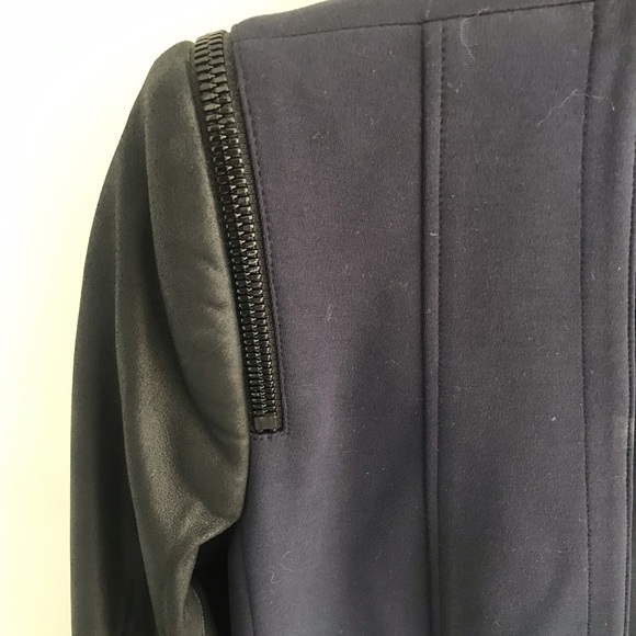 Like new Theory blazer size medium - Picture 2 of 4